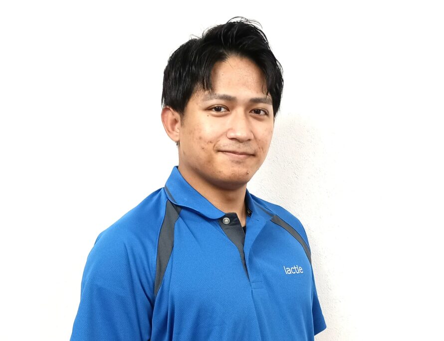 デイサービスで働く若手介護スタッフ