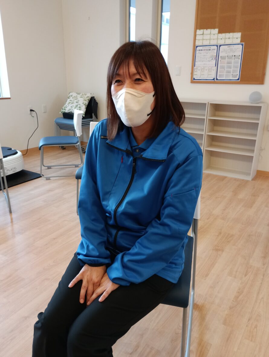 子育てと仕事を両立する介護スタッフ