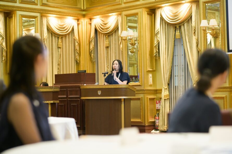 経営方針を語る代表（第４０期経営計画発表会にて）